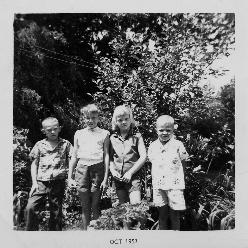 112-Oct 1957 - Mike, Nancy, Kathy, Richie
